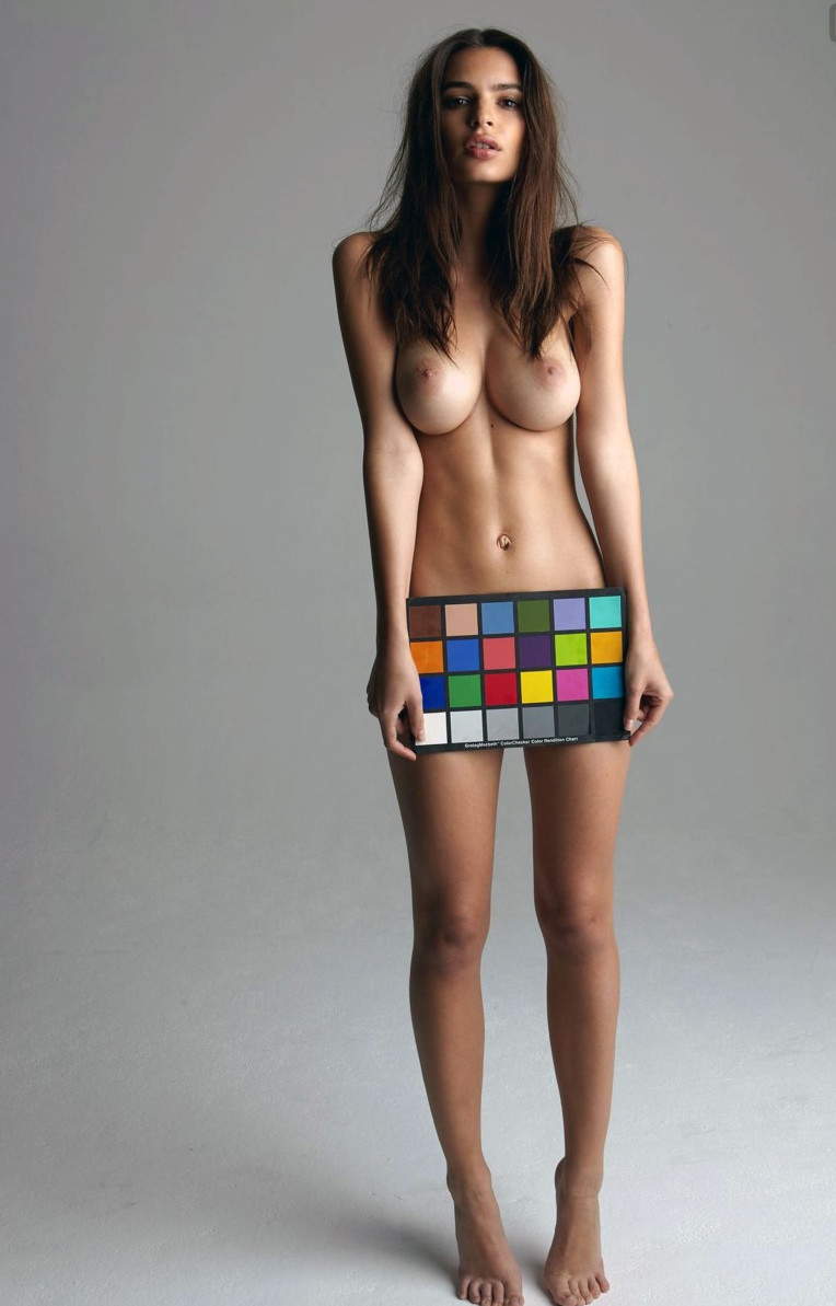 Emily Ratajkowski nude photo