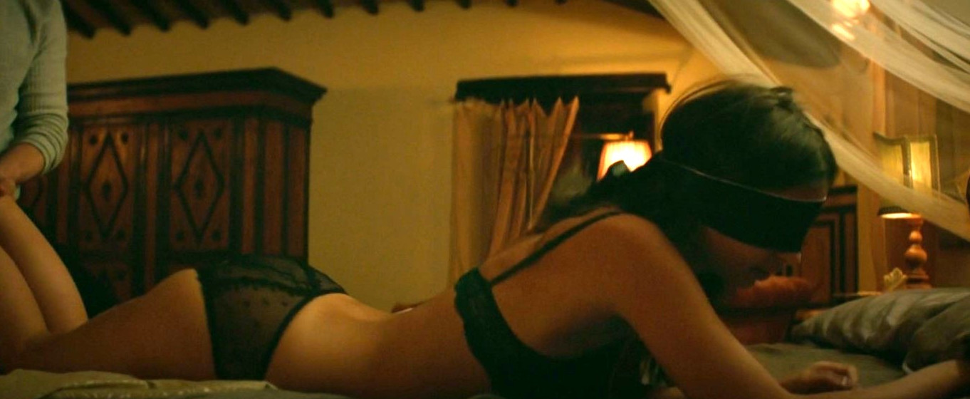 Emily Ratajkowski  nude photo