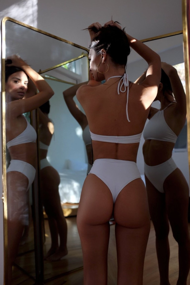 Emily Ratajkowski Perfect Ass  nude photo