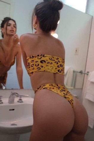 Emily Ratajkowski Stunning Ass Brunette Hottie  nude photo