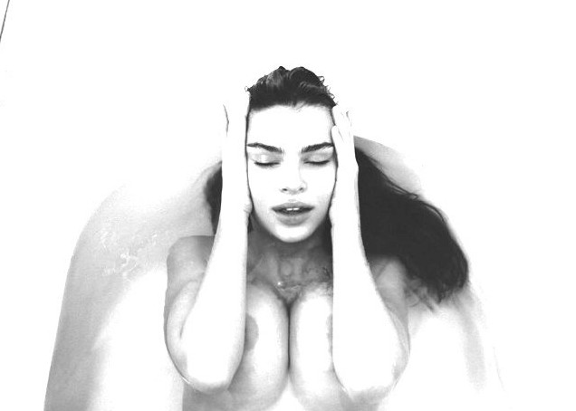 Emily Ratajkowski Taking Bath  nude photo