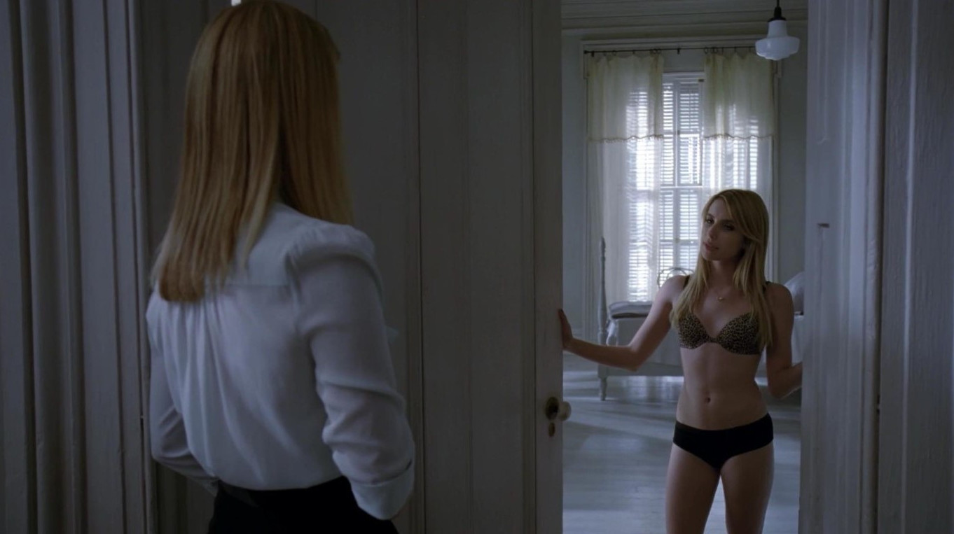 Emma Roberts  nude photo