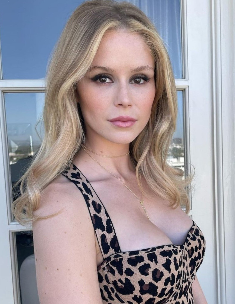 Erin Moriarty Big Tits Cleavage  nude photo
