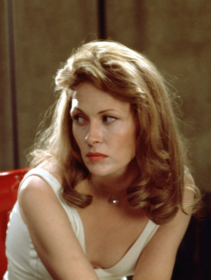 Faye Dunaway  nude photo