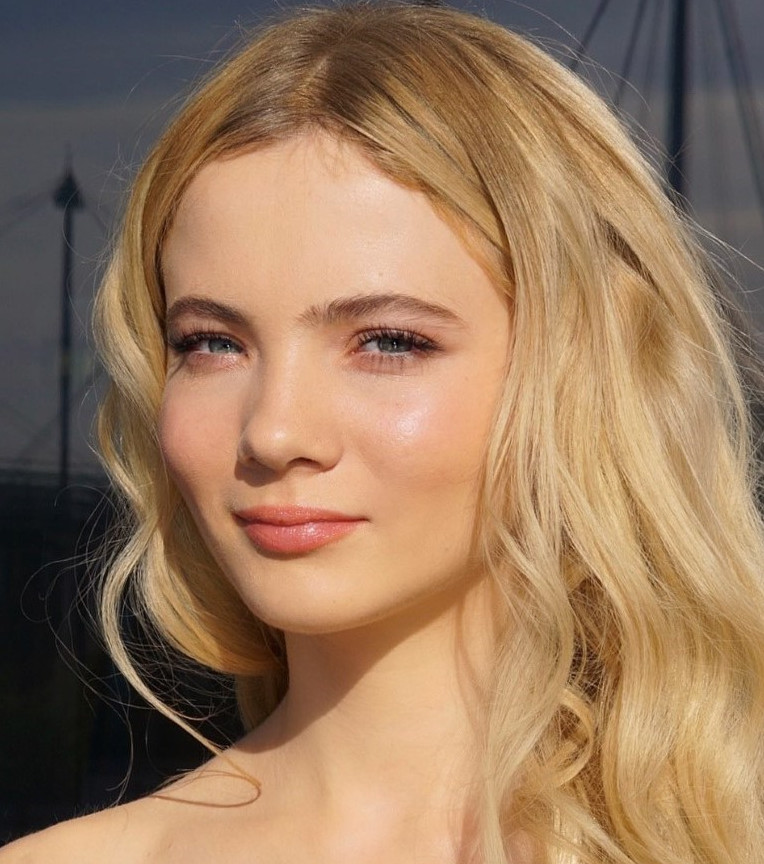 Freya Allan  nude photo