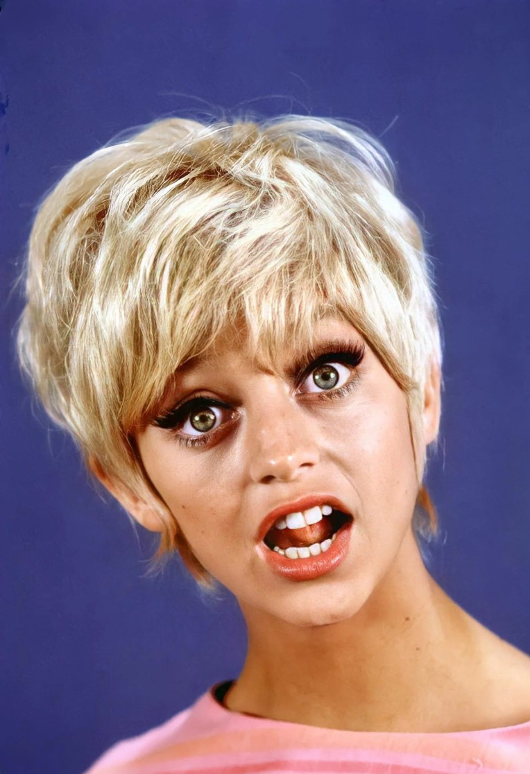 Goldie Hawn  nude photo