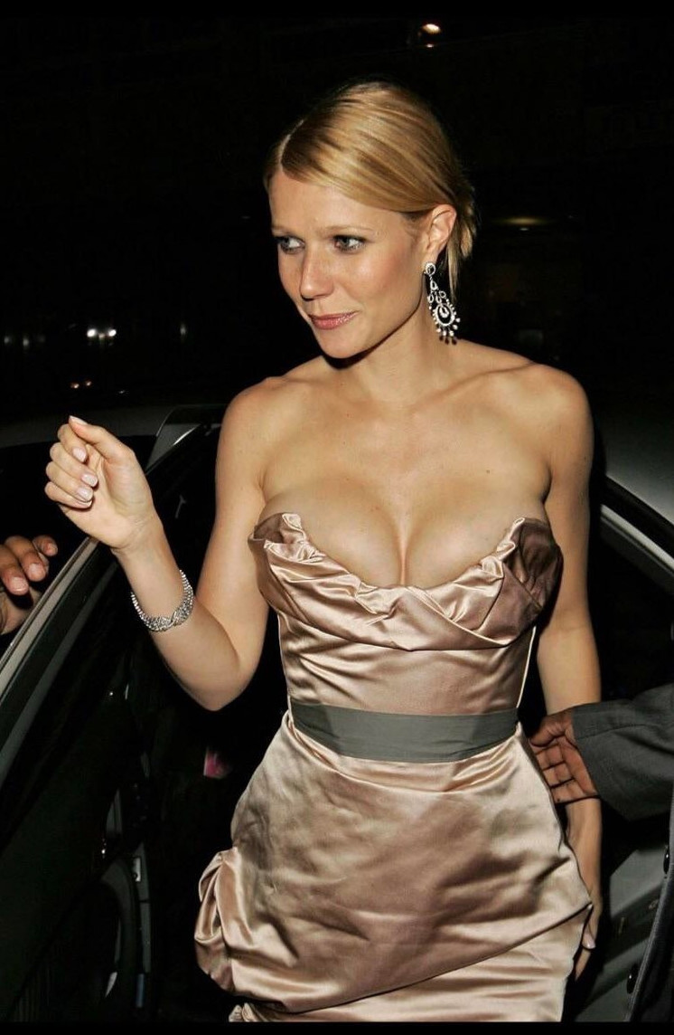 Gwyneth Paltrow Big Boobs Cleavage  nude photo