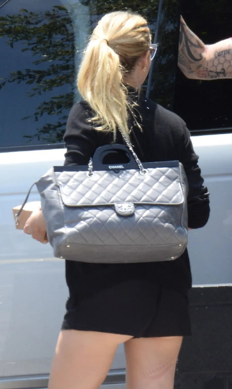 Gwyneth Paltrow Butt Cheeks Venice California  nude photo