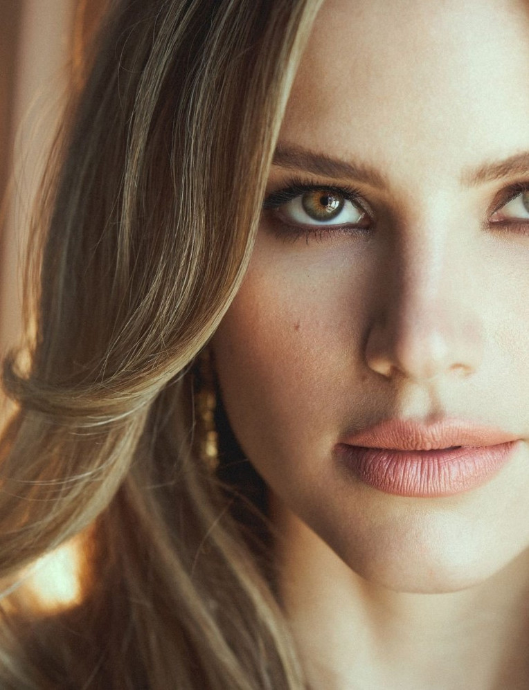 Halston Sage  nude photo