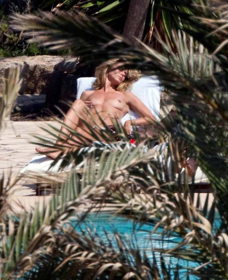 Heidi Klum Naked Tits On Vacation  nude photo