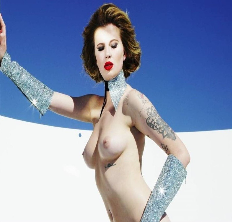 Ireland Baldwin Naked Boobs Sexy Model  nude photo