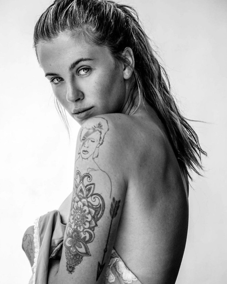Ireland Baldwin Sexy Model Posing Braless  nude photo