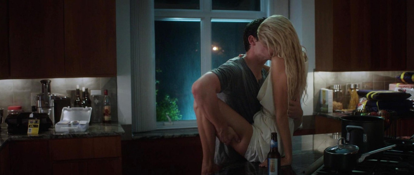 Isabel Lucas Sex Scene  nude photo