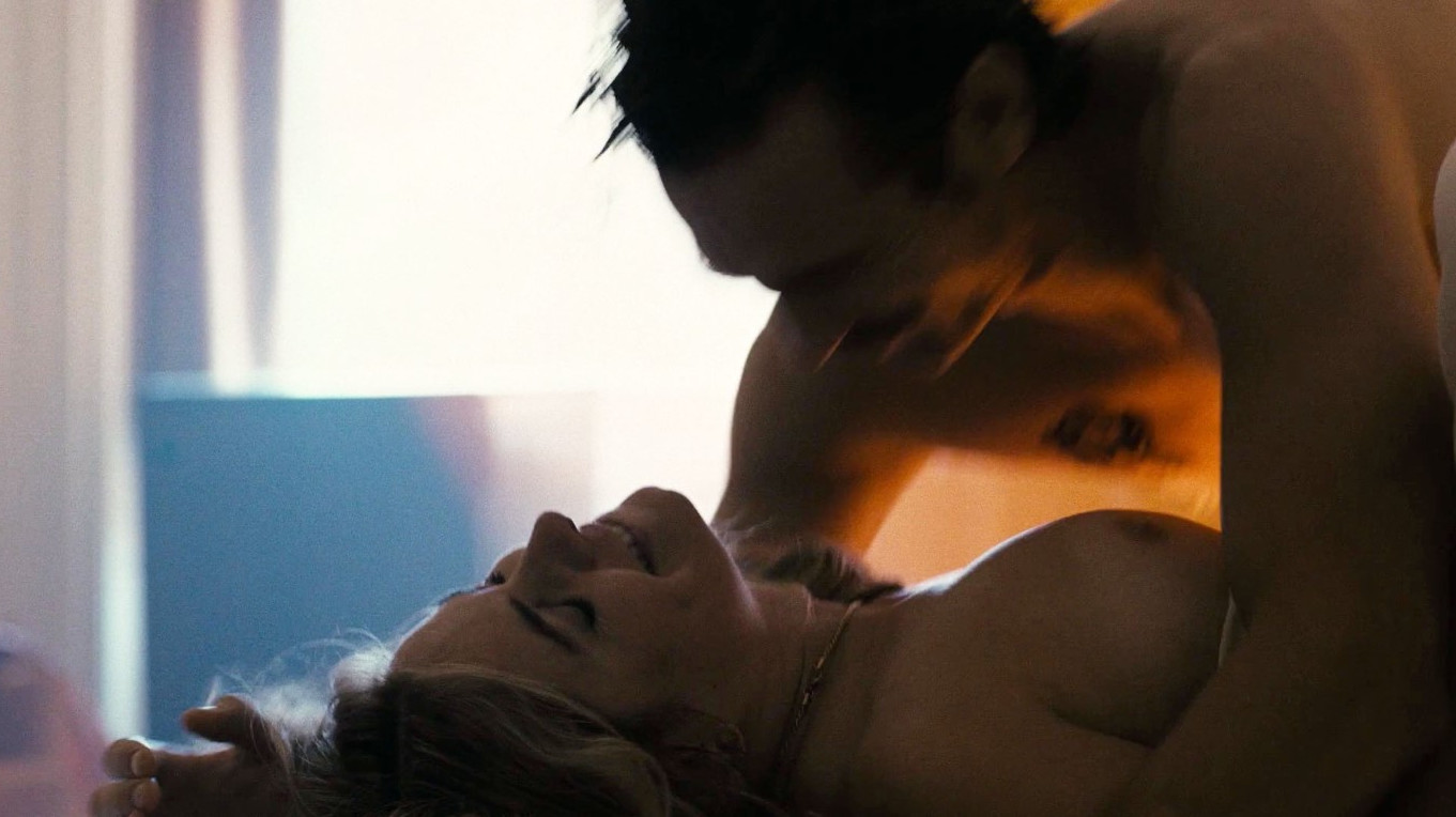 Jamie Neumann  nude photo