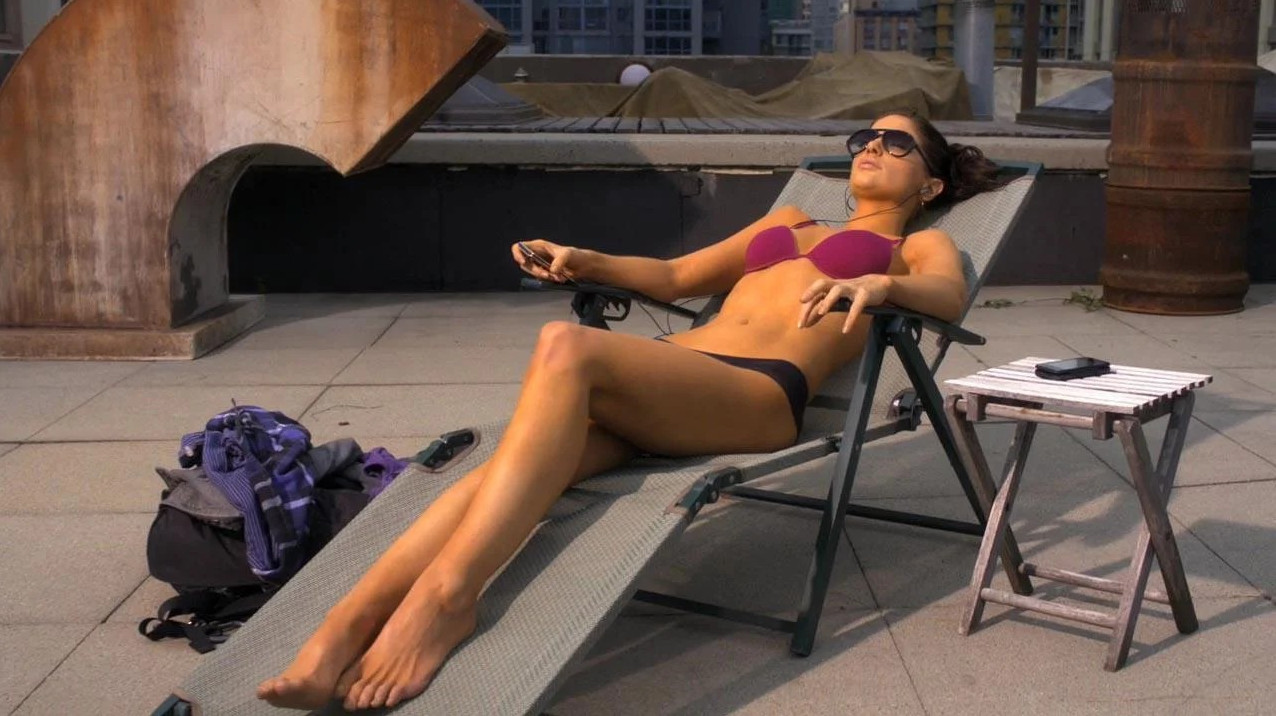 Janet Montgomery Bikini Sexy Legs  nude photo