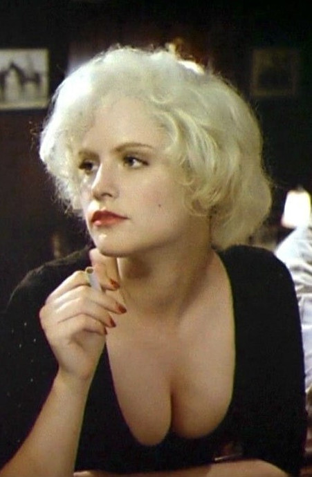 Jennifer Jason Leigh Big Tits Cleavage  nude photo