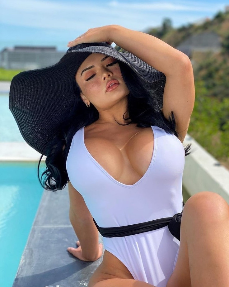 Jessica Sunok  nude photo