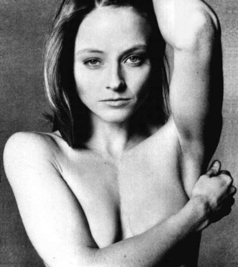 Jodie Foster Posing Braless  nude photo