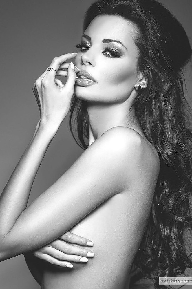 Justyna Gradek  nude photo