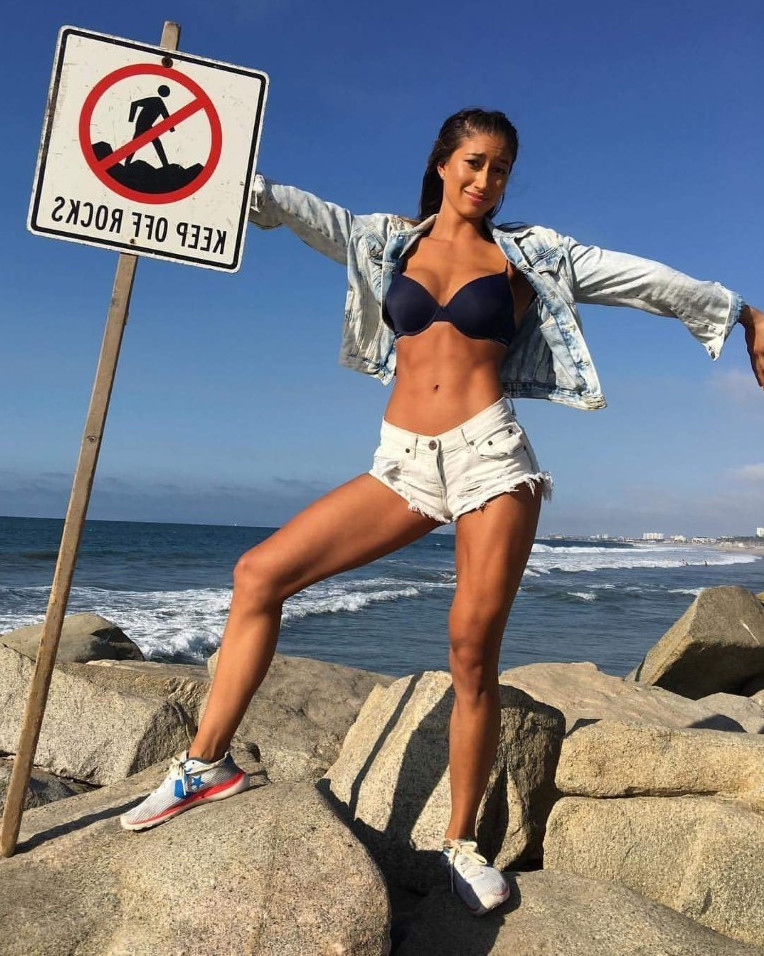 Karina Elle  nude photo