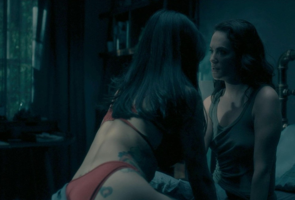 Kate Siegel Sexy Scene In Movie  nude photo