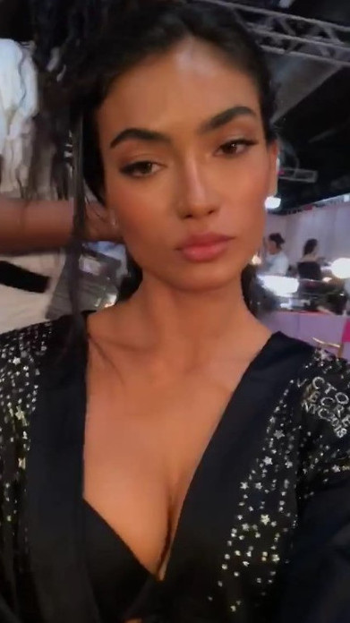 Kelly Gale  nude photo