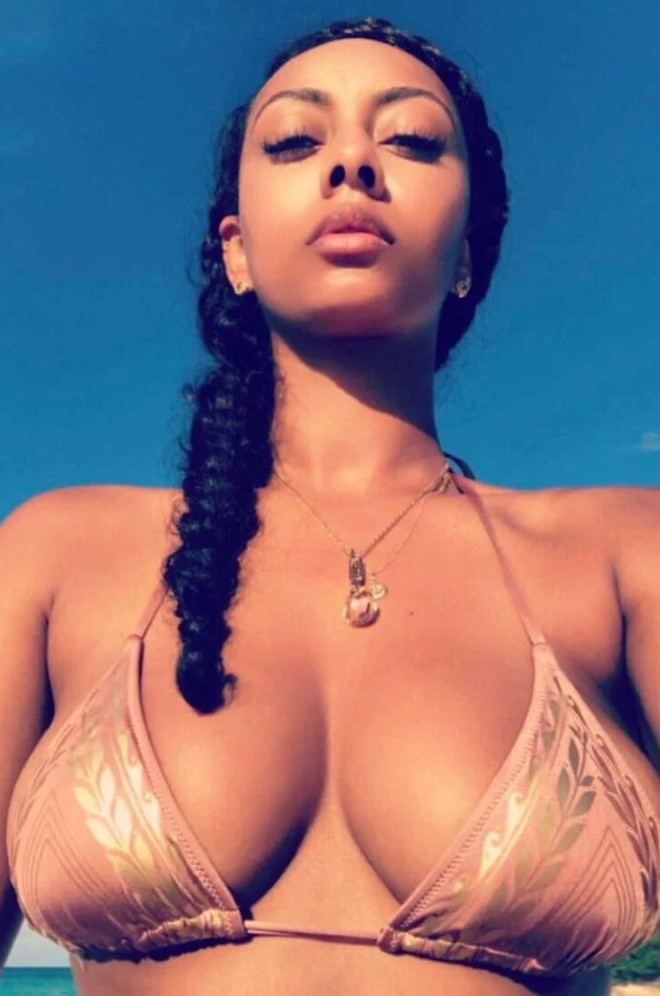 Keri Hilson Showing Nice Big Boobs  nude photo