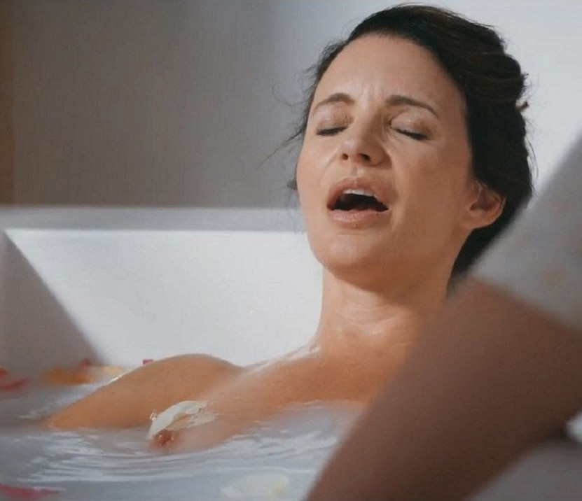 Kristin Davis Naked Tits Bathtub  nude photo