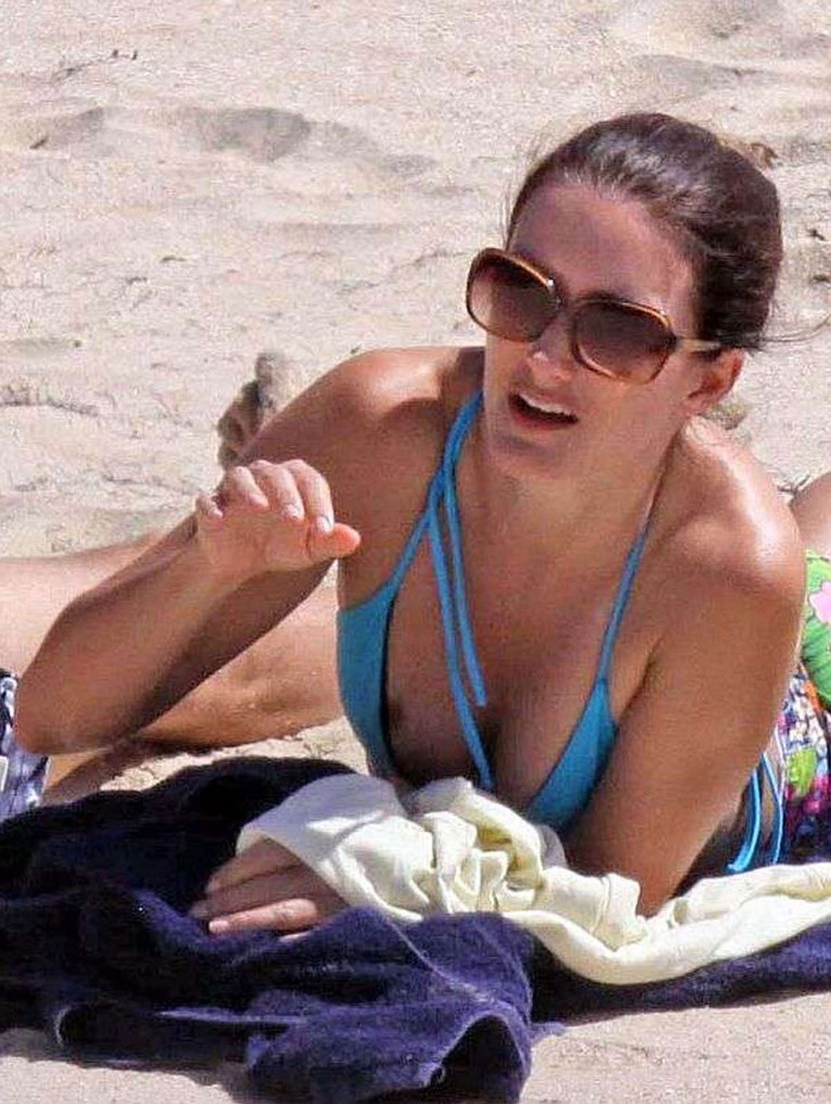 Kristin Davis Nipslip On Beach  nude photo