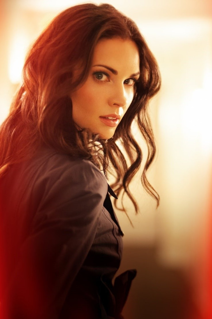 Laura Mennell  nude photo