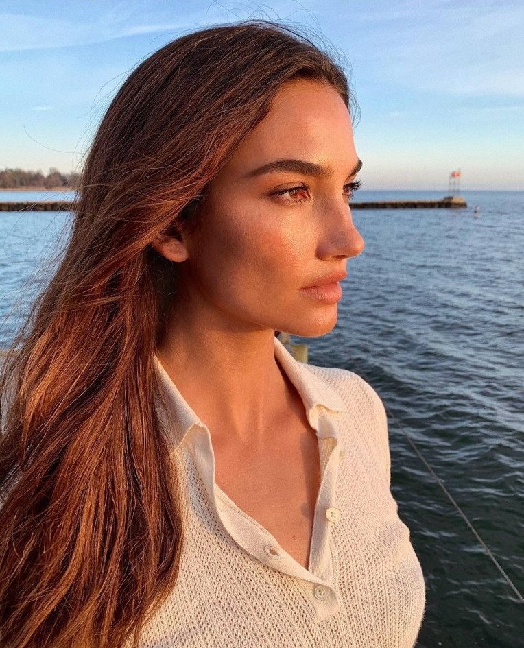 Lily Aldridge  nude photo