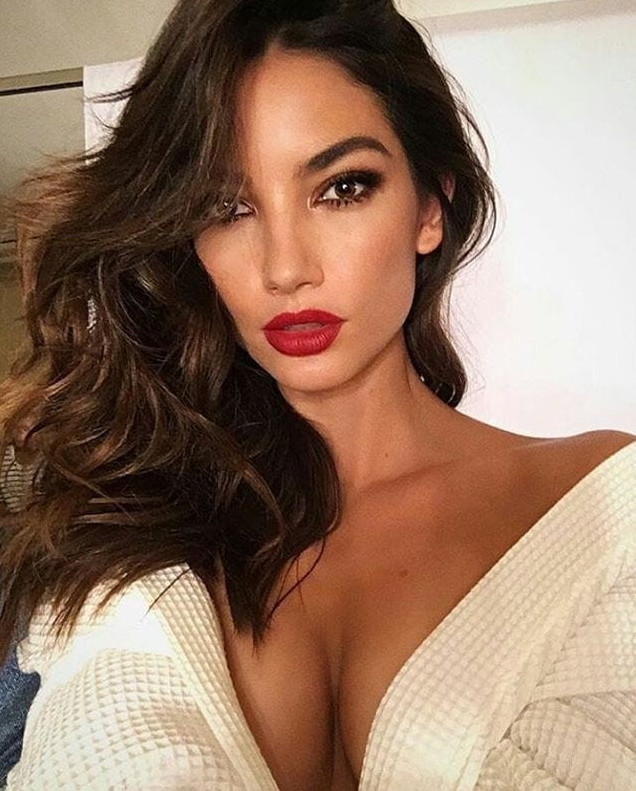 Lily Aldridge Cleavage Beautiful Model  nude photo