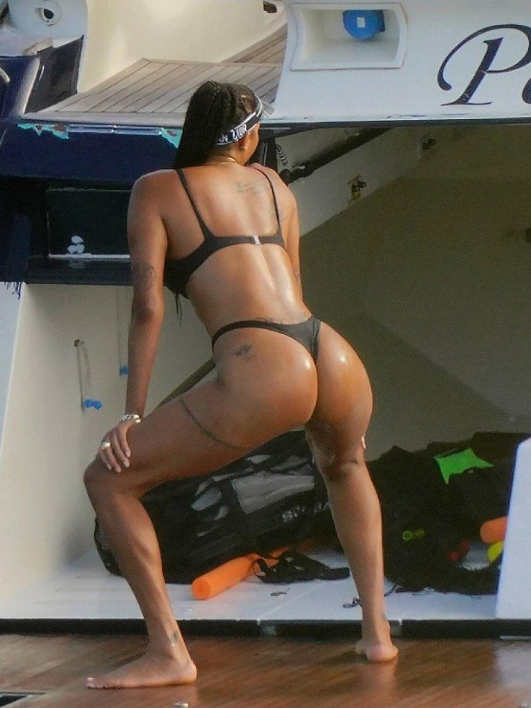 Liz Cambage  nude photo