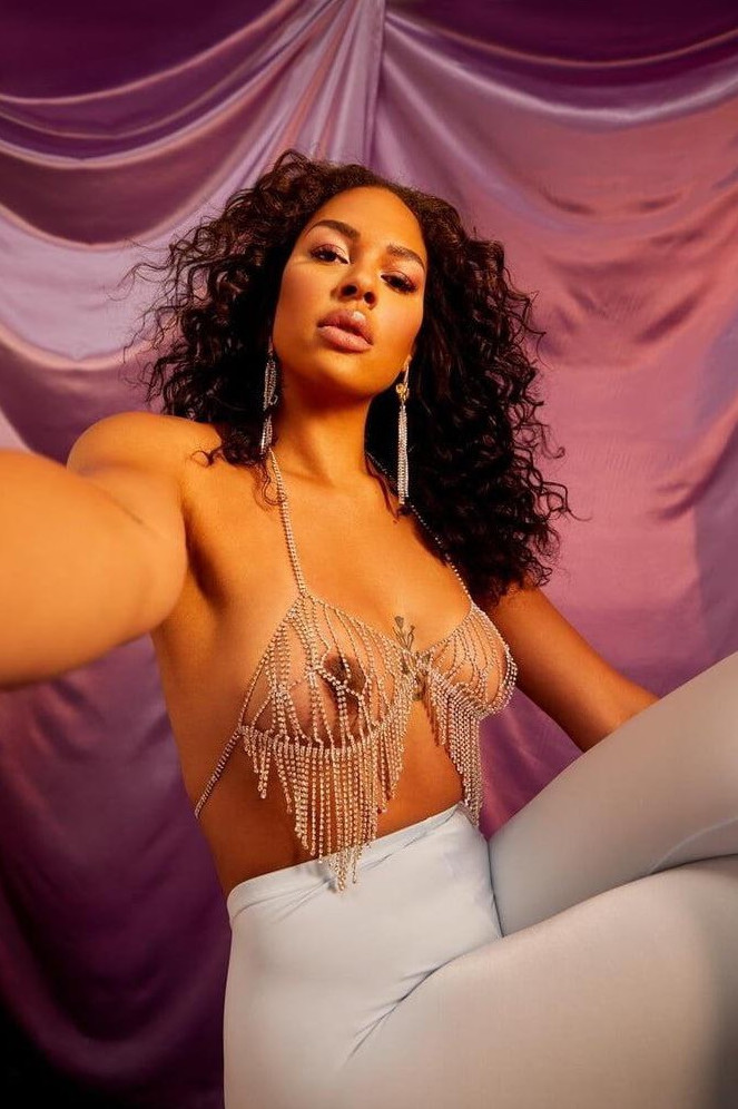 Liz Cambage  nude photo