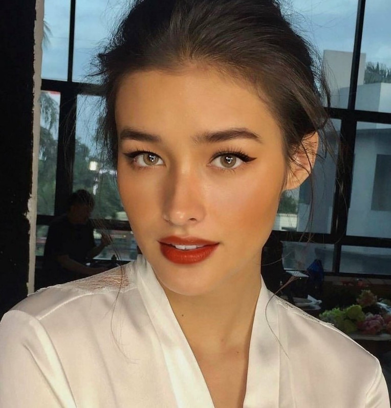 Liza Soberano  nude photo