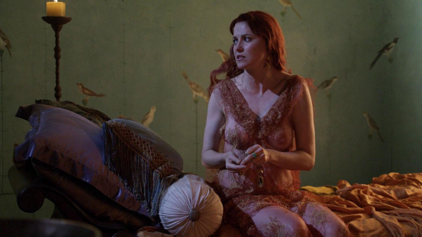 Lucy Lawless  nude photo