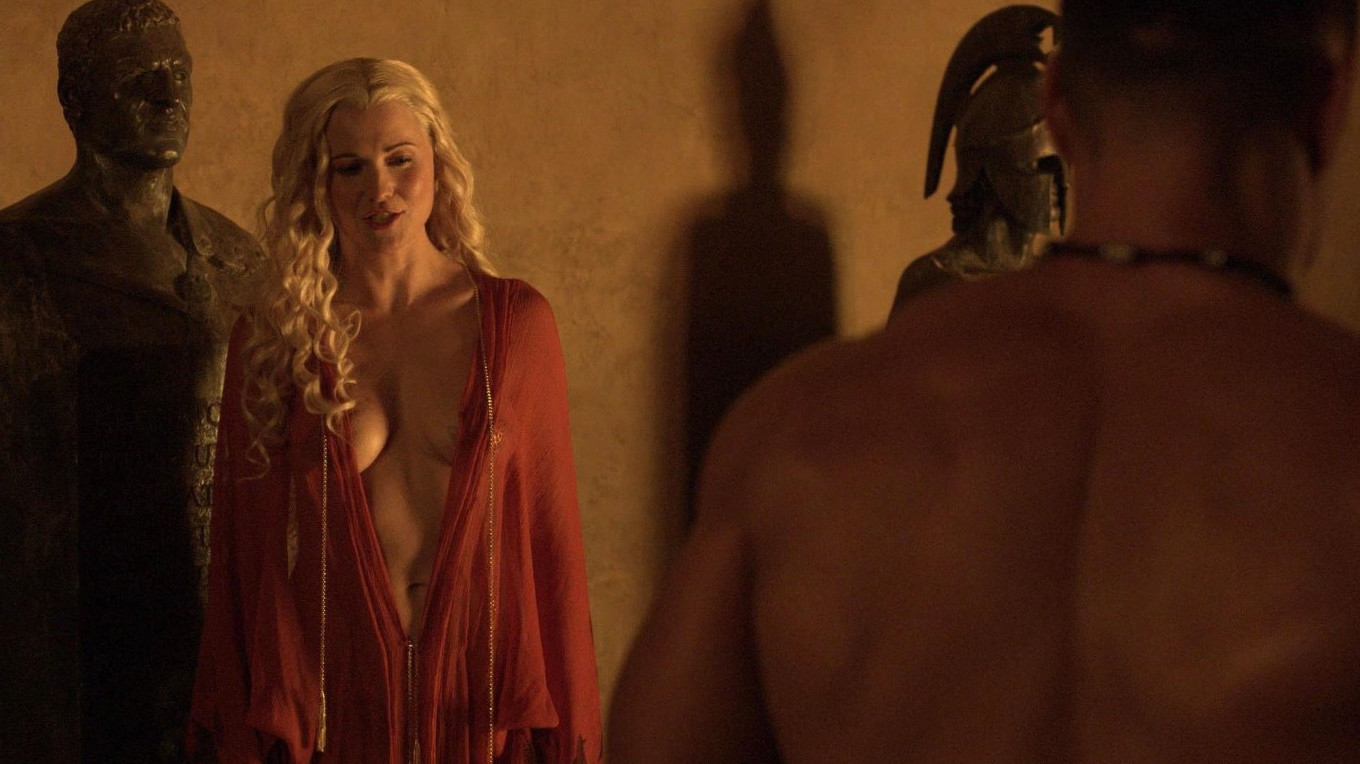Lucy Lawless Sexy Actress Hot Boobs  nude photo