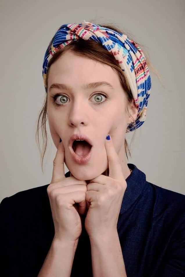 Mackenzie Davis  nude photo