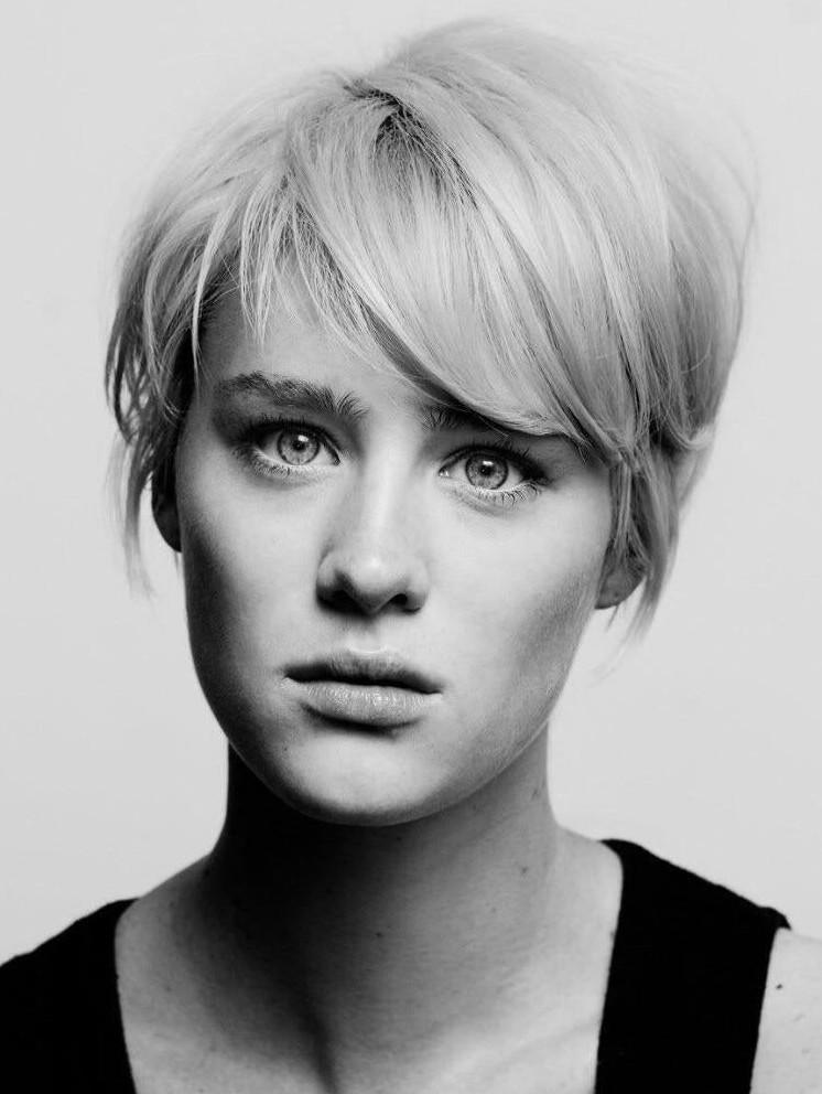Mackenzie Davis  nude photo