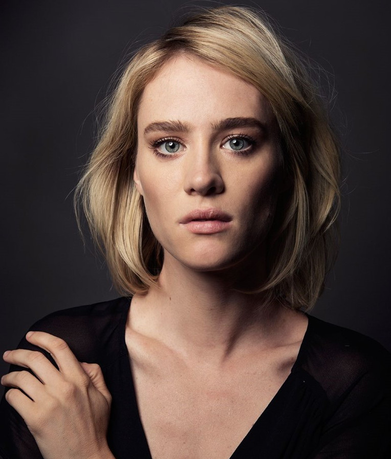 Mackenzie Davis  nude photo