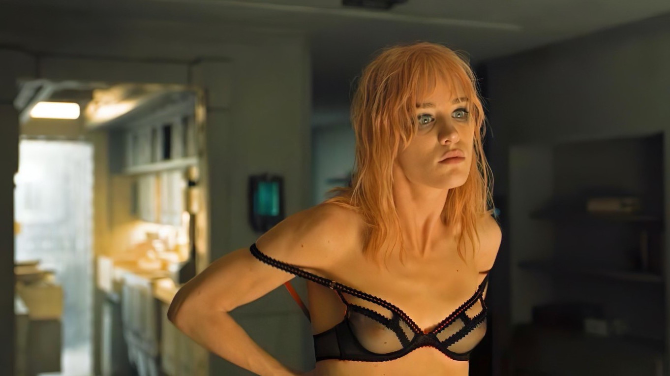 Mackenzie Davis Nipples See Through  nude photo