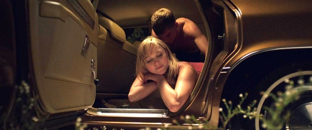 Maika Monroe  nude photo