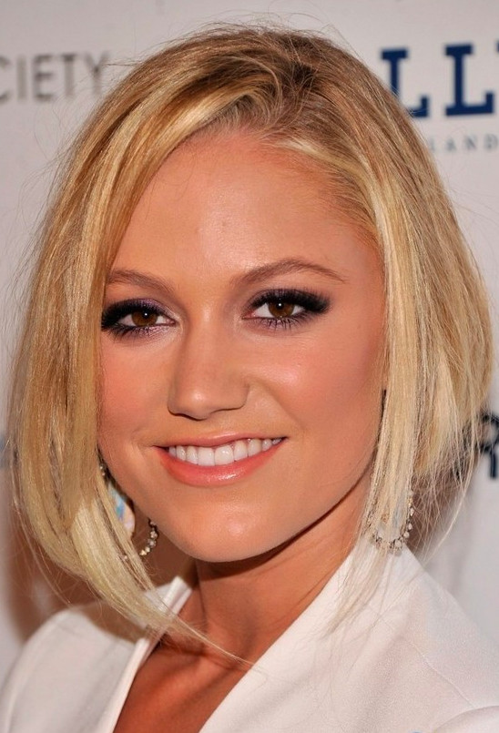 Maika Monroe Adorable Blonde Actress  nude photo