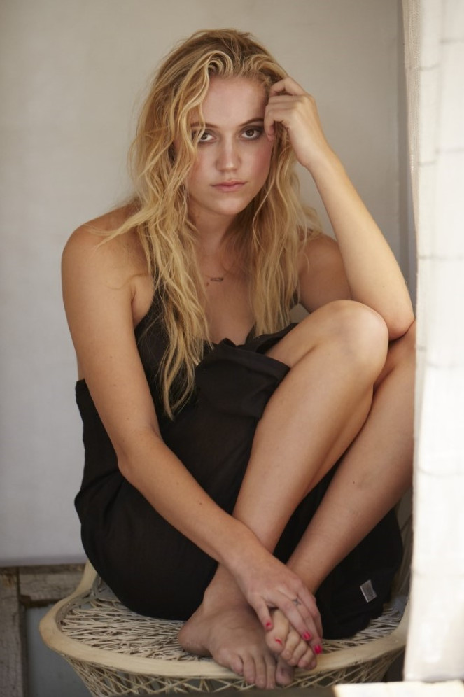 Maika Monroe Feet  nude photo