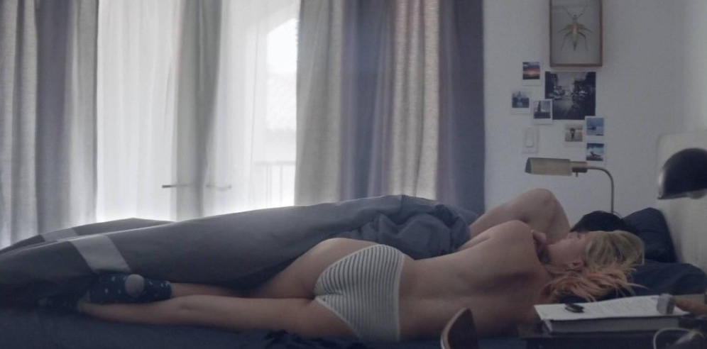 Maika Monroe Perfect Ass  nude photo