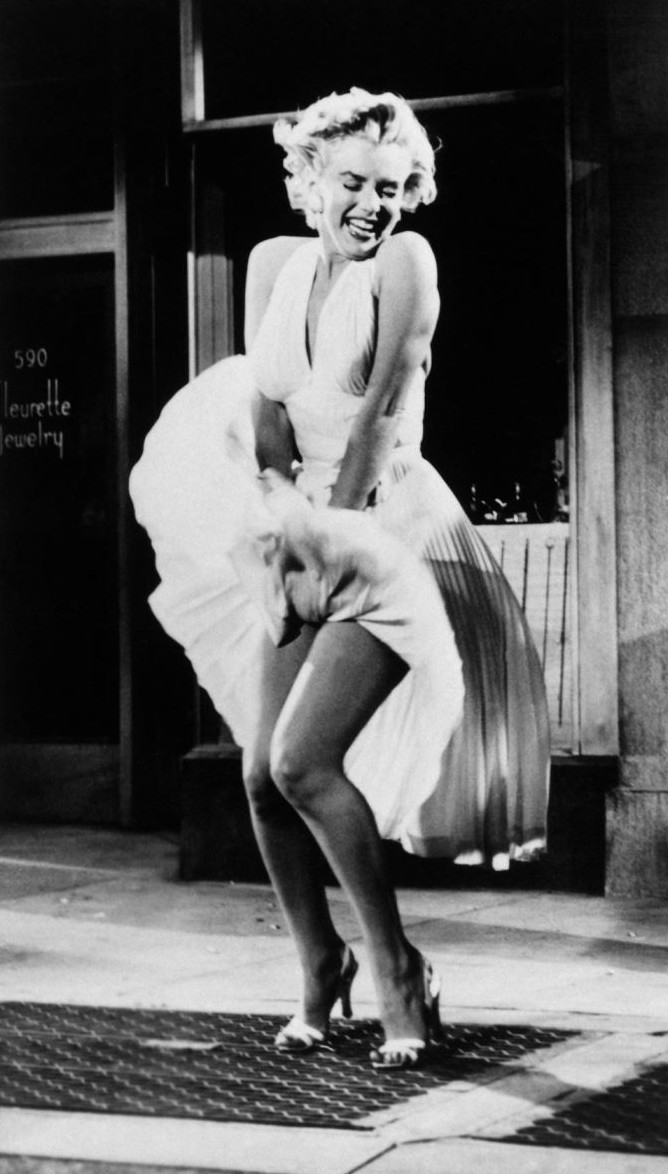 Marilyn Monroe Dress Blowing  nude photo