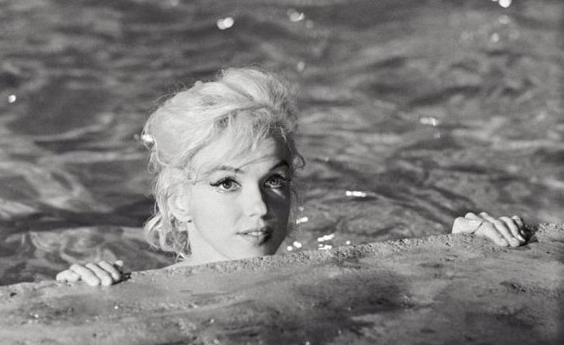 Marilyn Monroe Pool  nude photo