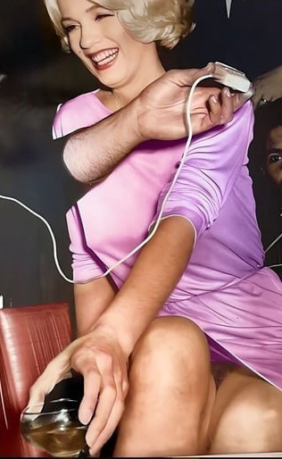 Marilyn Monroe Upskirt Pussy  nude photo