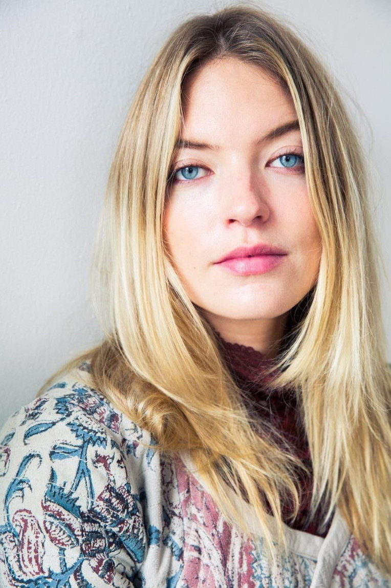 Martha Hunt  nude photo