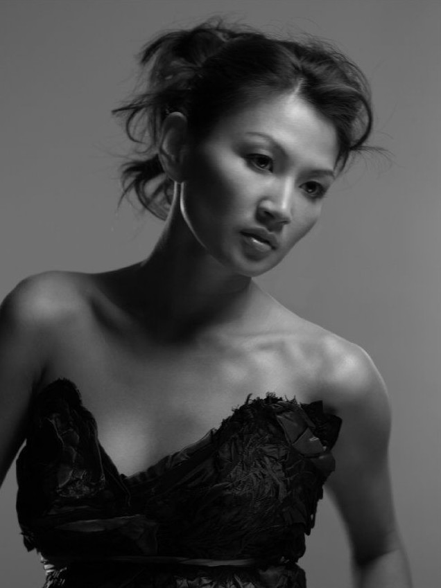 Michelle Krusiec  nude photo